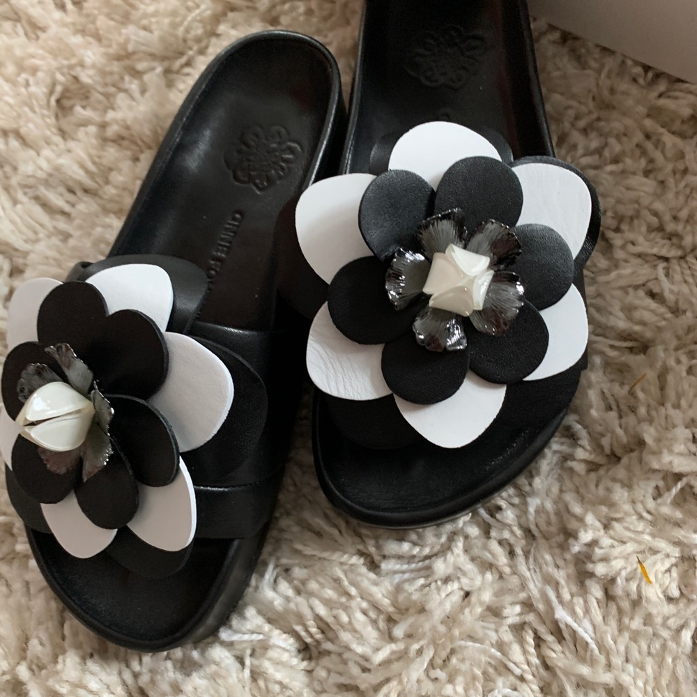 Anne Fontaine Weena Slides